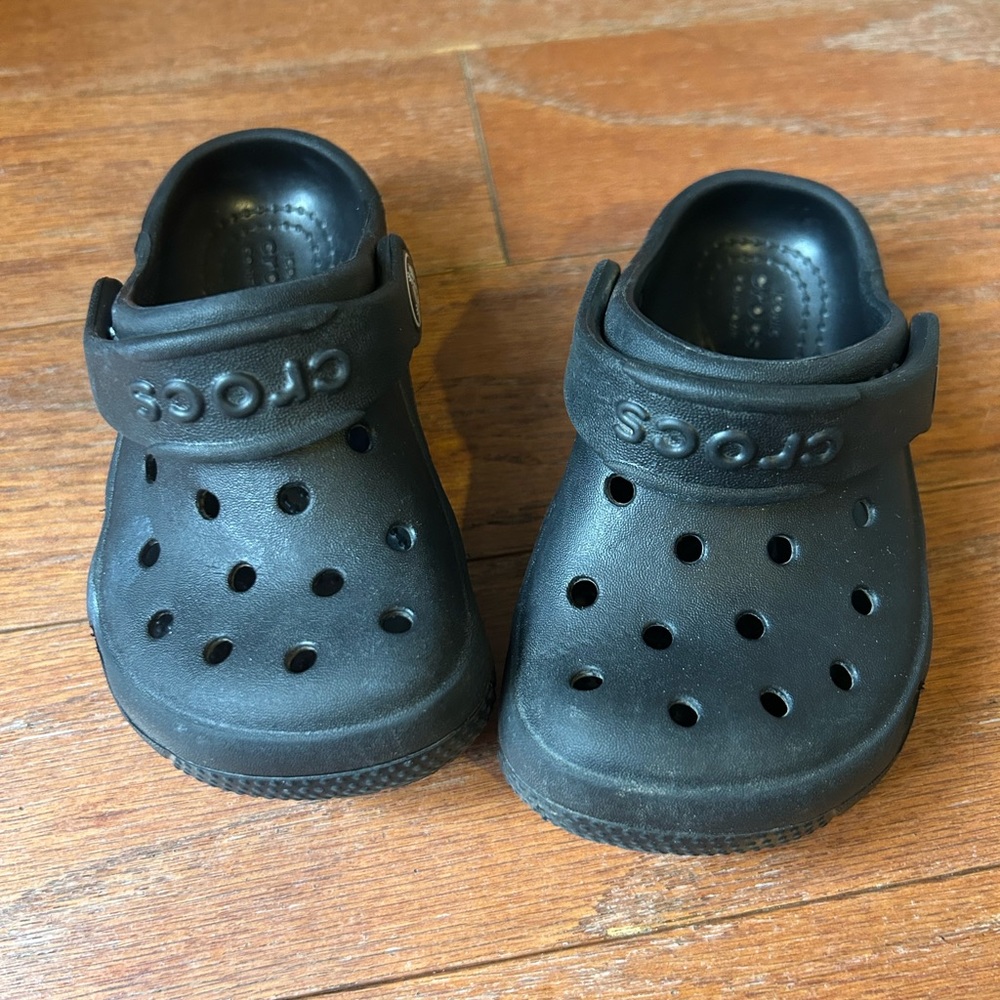 Black toddler crocs